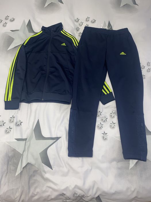 Compleu adidas,mărimea 11,12 ani!