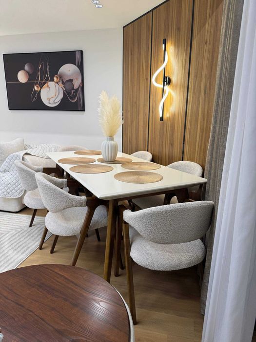 Продам обеденный стол со стульями (комплект)