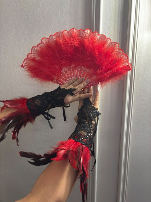 Маскарадная маска, перчатки и веер