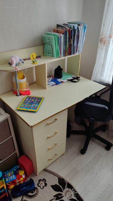 Продам компьютерный стол