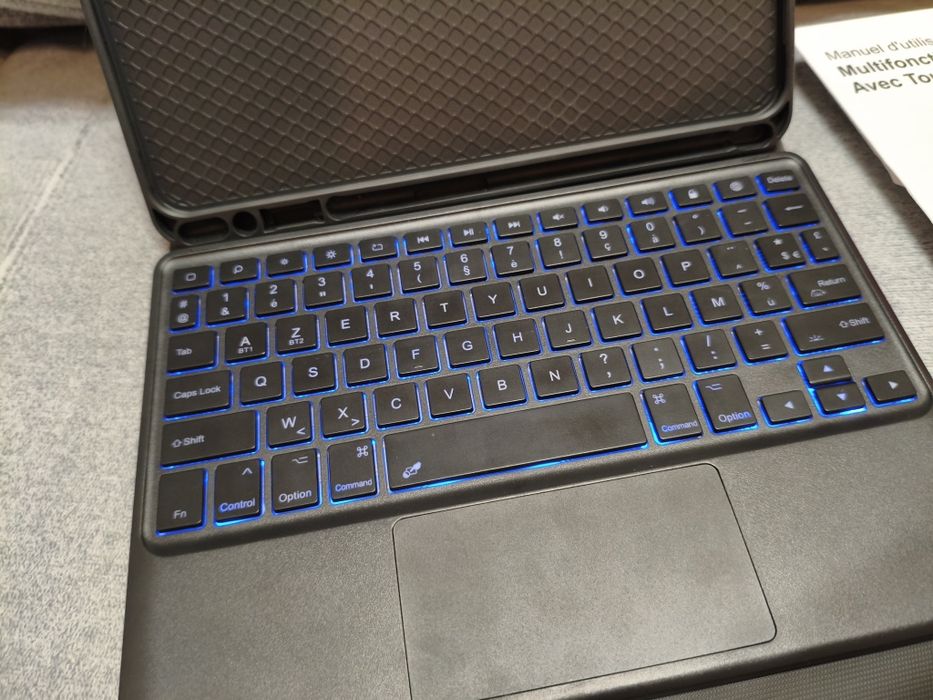 Husă cu tastatură Earto pentru iPad Air/Pro 11” Azerty, Neagră