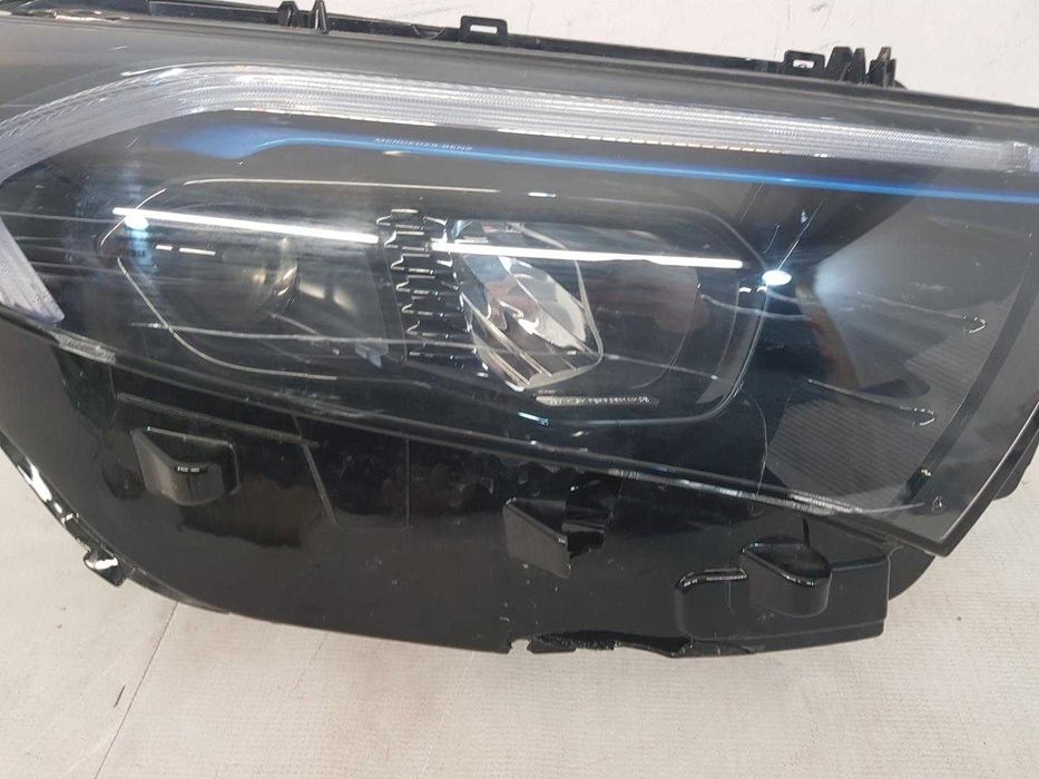 Far dreapta Mercedes EQB dupa 2021