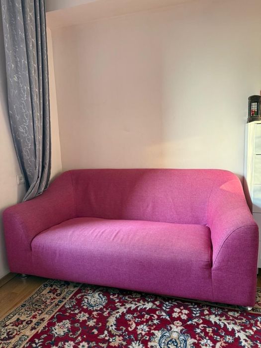 Диван розовый 160см х 90см