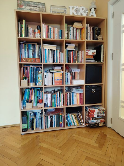 Голяма етажерка за книги