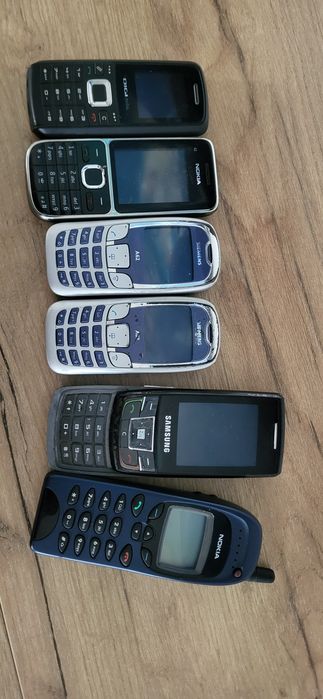 Vand telefoane  folosite