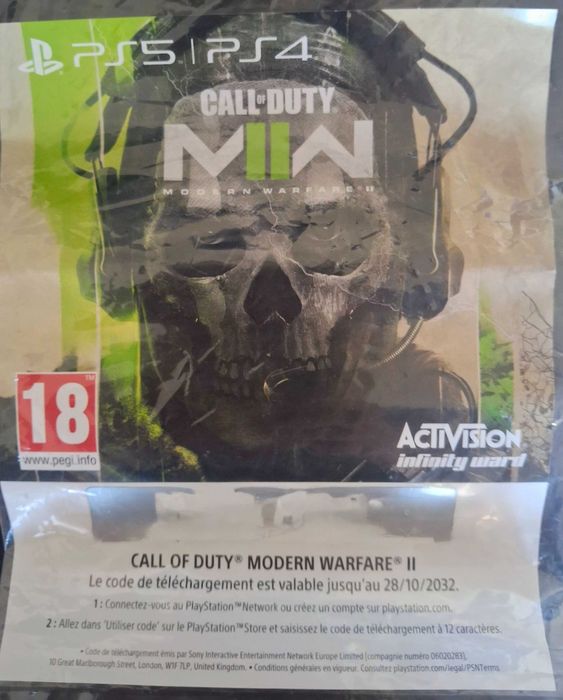 Vând PS4, Franța, puțin folosit