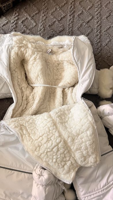 Продам зимний комбинезон для девочки