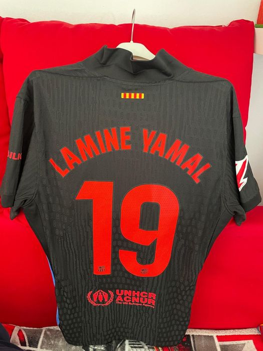 Vand tricouri fotbal