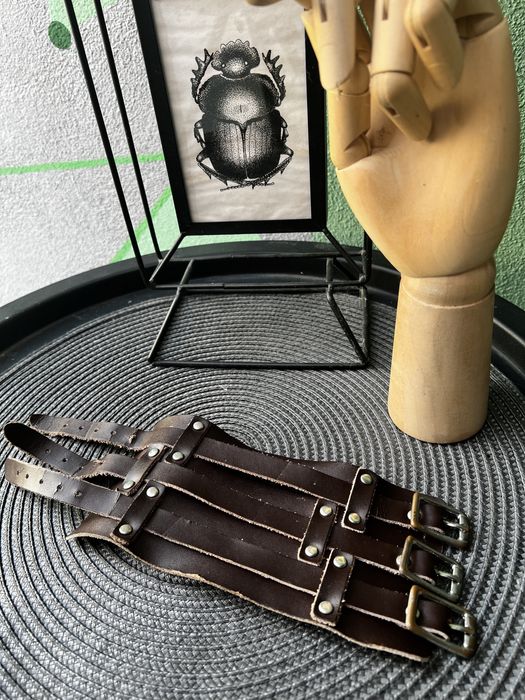 Brățara din piele maro