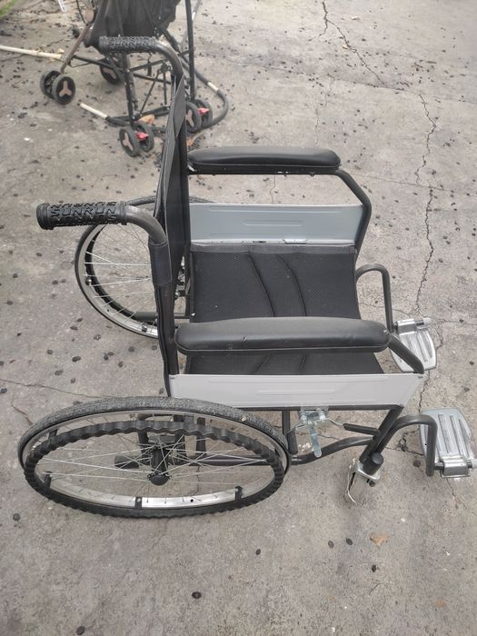 Ногиронлар аравачаси сандик бор.