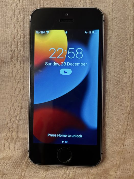 Продавам Iphone SE 32gb