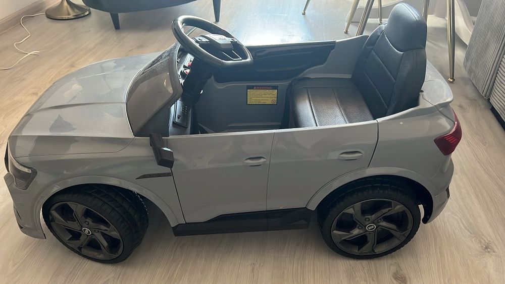 Masinuta electrica pentru copii Audi SQ8A
