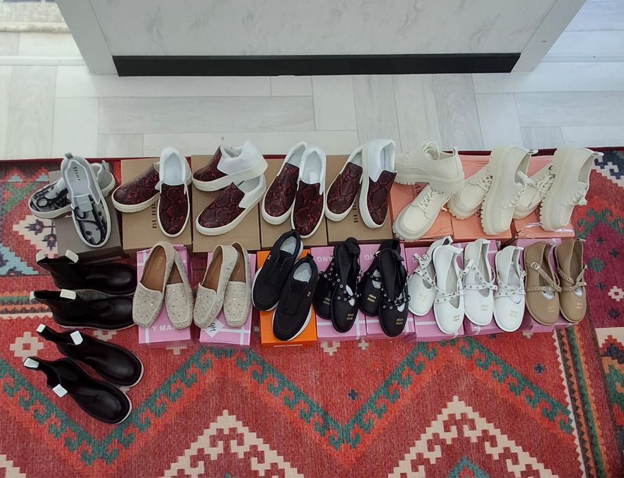 Вся обувь по 6500 тенге.