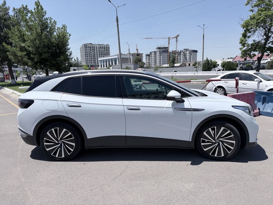 Volkswagen ID 4 crozx pure+ sotiladi
