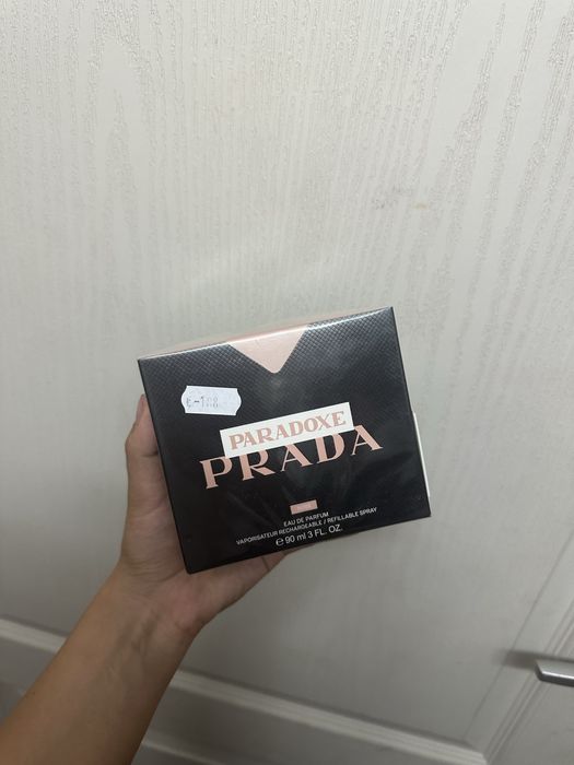 Prada paradoxe noir