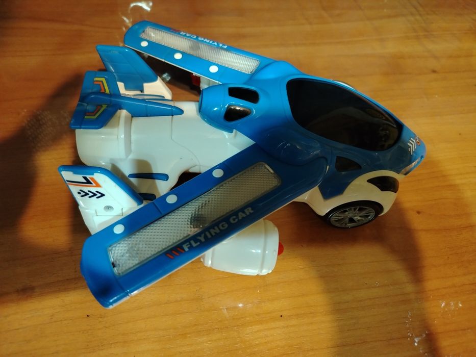 Собачка интерактивная и самолёт музыкальный