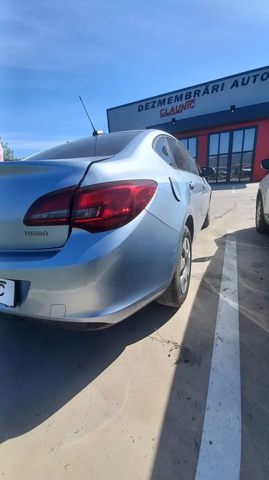Dezmembram Opel Astra J limuzina 1.4 Turbo B14NET