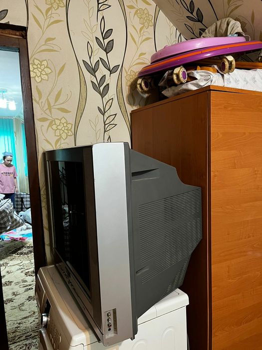 телевизор SEVEN в рабочем состоянии