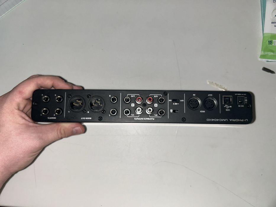 Аудиокарта Behringer U-Phoria UMC404HD