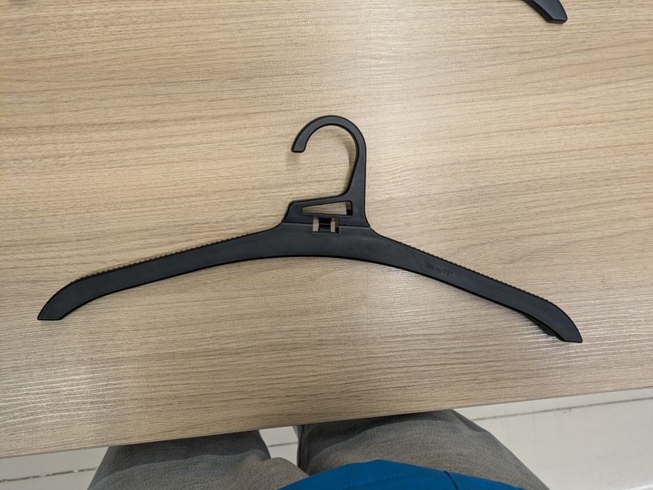 Пластиковые вешалки