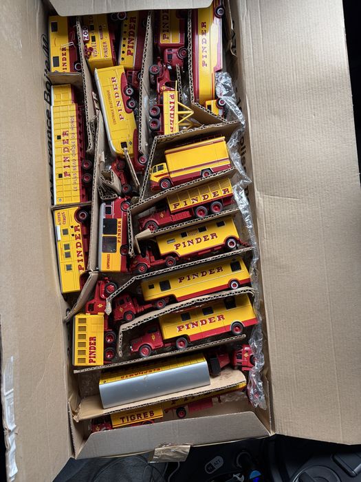 Camioane de colectie noi