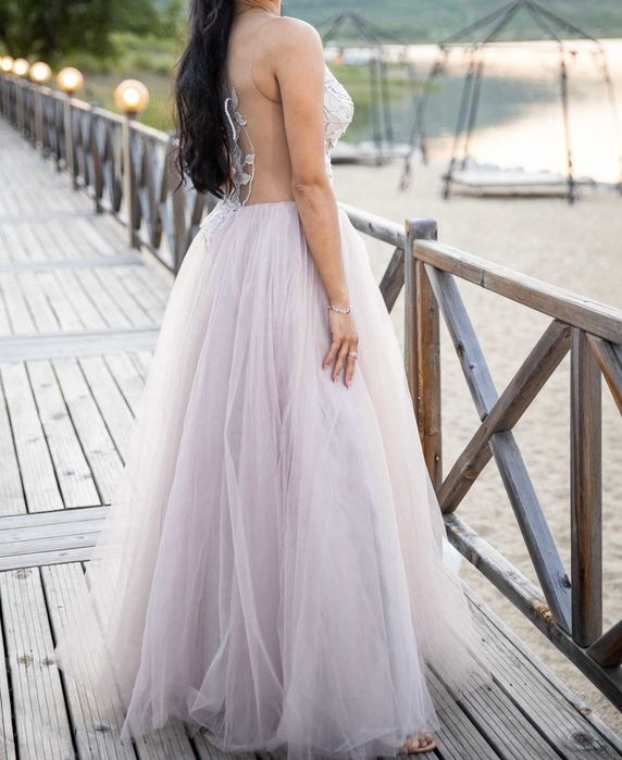 Абитуриентска рокля