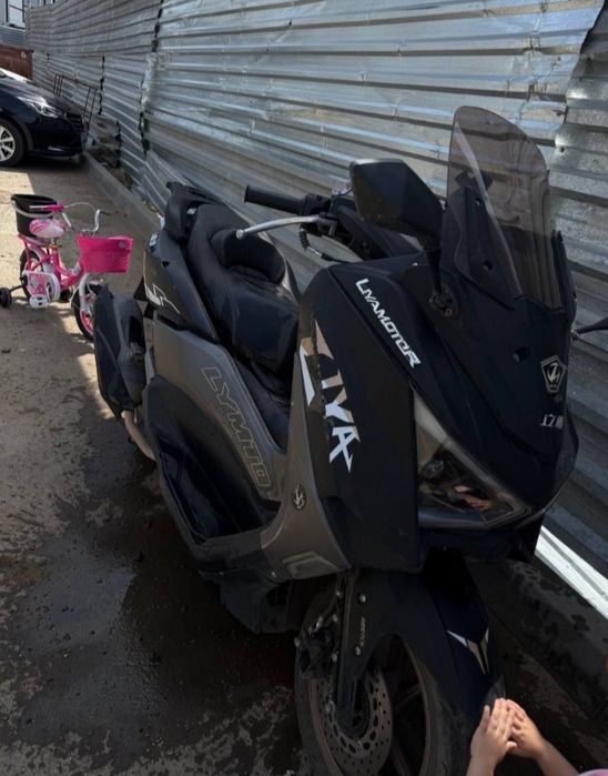 Скутер ZMAX 180кубов