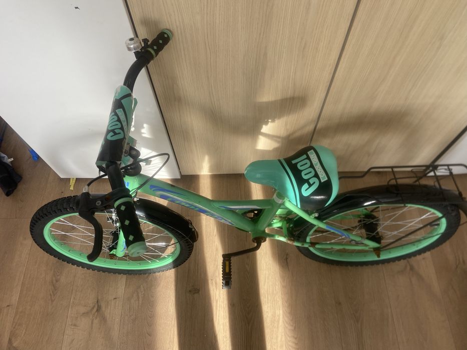 Продаётся велосипед для детей 5–7 лет.