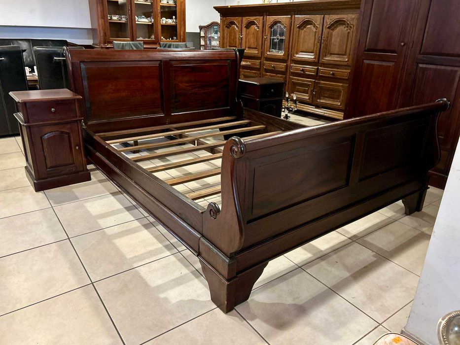 Спаля с гардероб от Тиково дърво