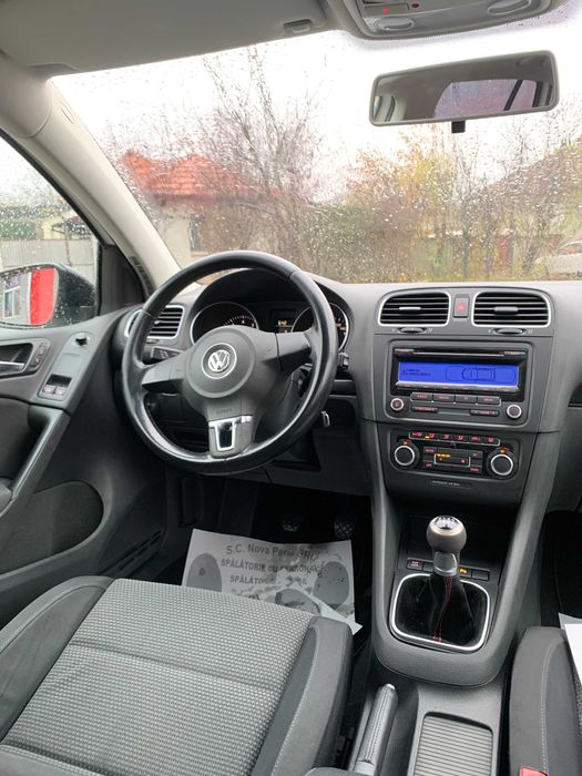 VW Golf 6 2011 / 02 EURO 5 1.6 MPI 102 cp Alb Perlat + Shadow Line TOP