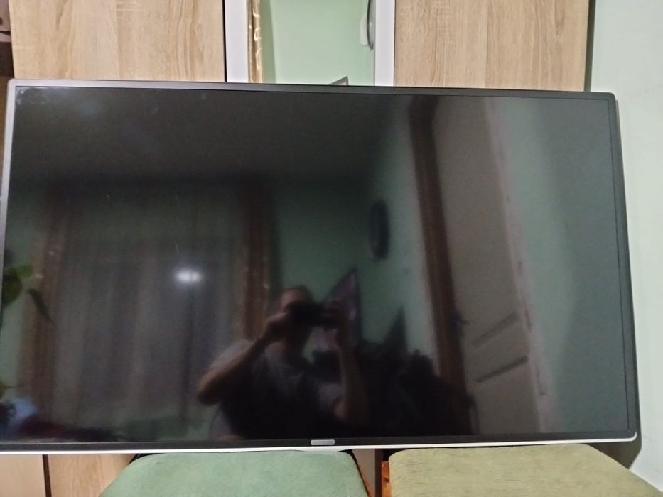 Vând Smart TV Starlight 50 inch.