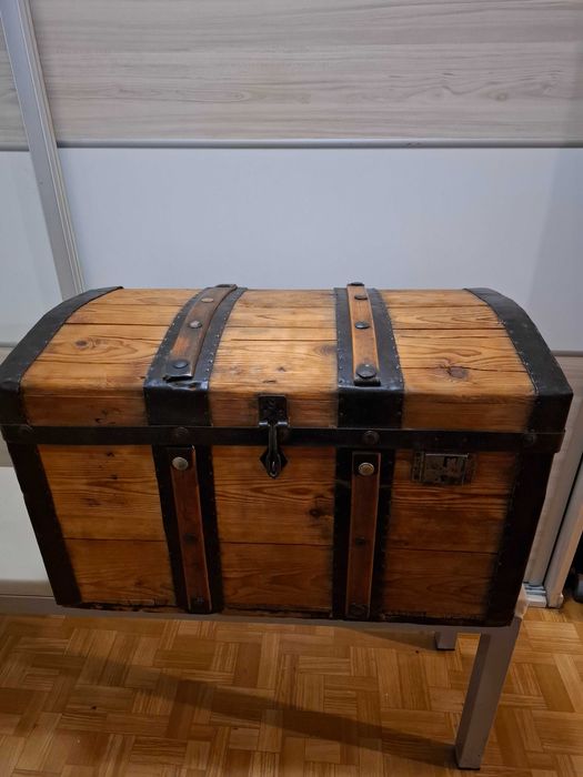 Стари дървени сандъци