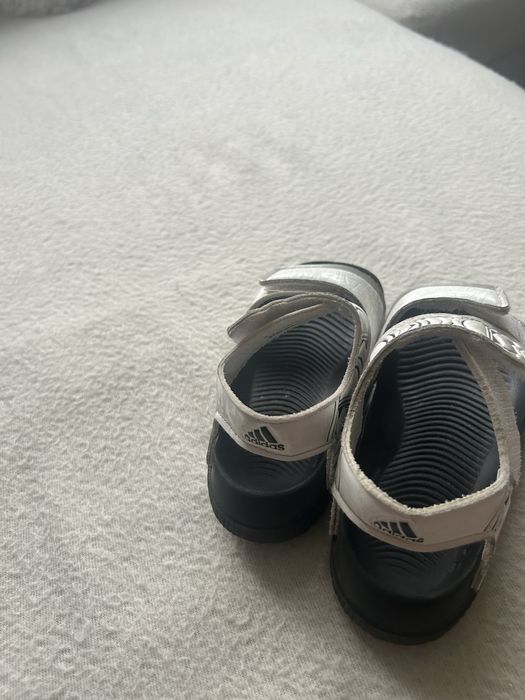 Сандалети adidas