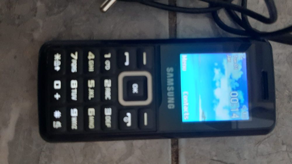 Vind Samsung E 1110,liber rețea,inclusiv Digi,cu incarcator