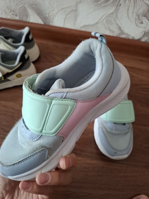 Продам кроссовки размер 30