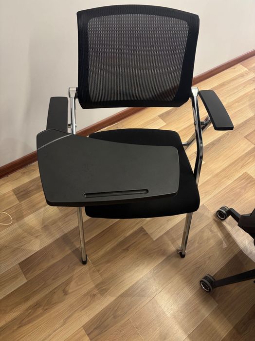 Стулья офисные с подставкой