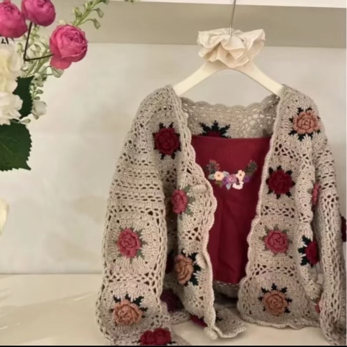 Ръчно плетен пуловер,