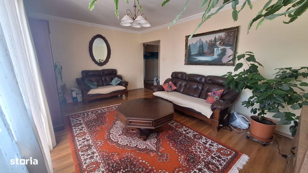 Apartament 4 camere, balcon, etaj 3, Râșnov