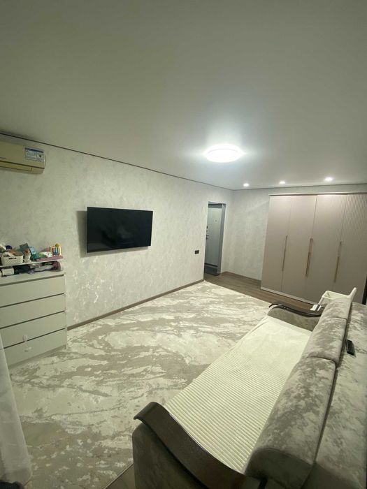 продам 1 комнатную 5 мкр