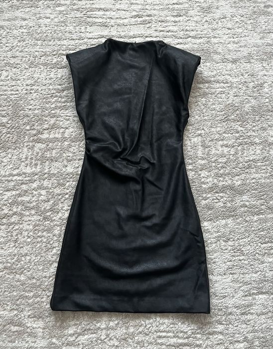 Rochie neagra Zara