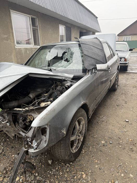 124 Мерседес разбор матор м102 2.3