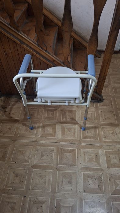 Санитарный стул туалет
