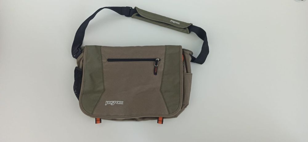 Geanta umar JanSport Impecabila