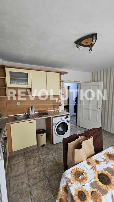 Тристаен апартамент  в гр.Варна, Колхозен пазар!