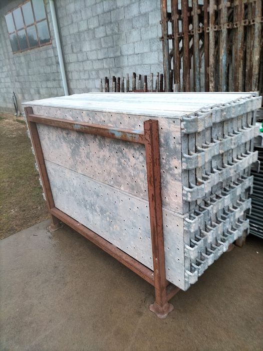 Vând și închiriez schela metalica avem pe stoc 5000 mp