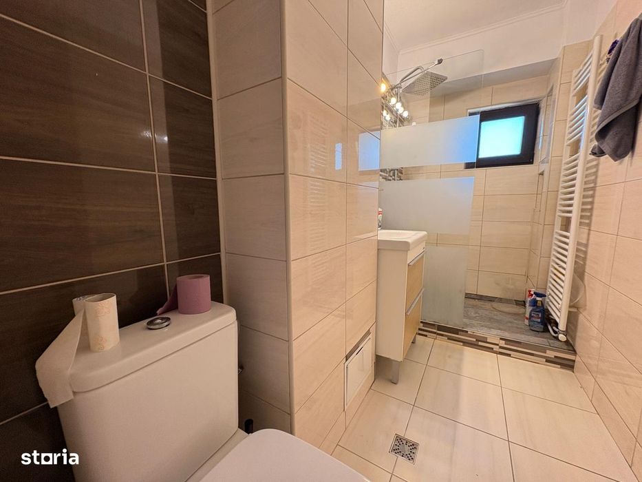 De vanzare - Apartament 3 camere - Tineretului
