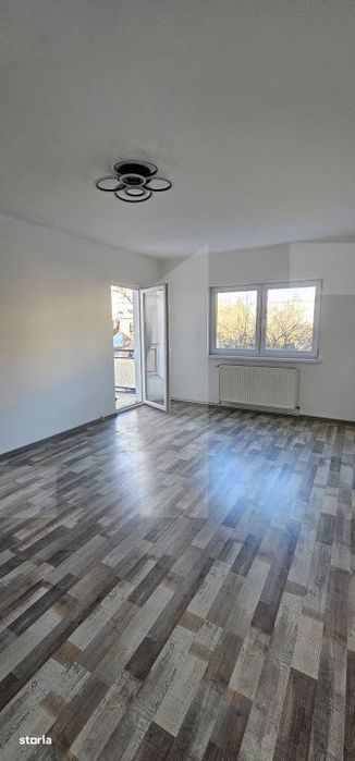 Apartament 3 camere, 2 bai – complet renovat, etaj 1, semicentral