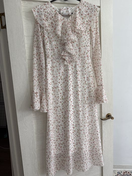 Продаю очень красивое и женственное платье