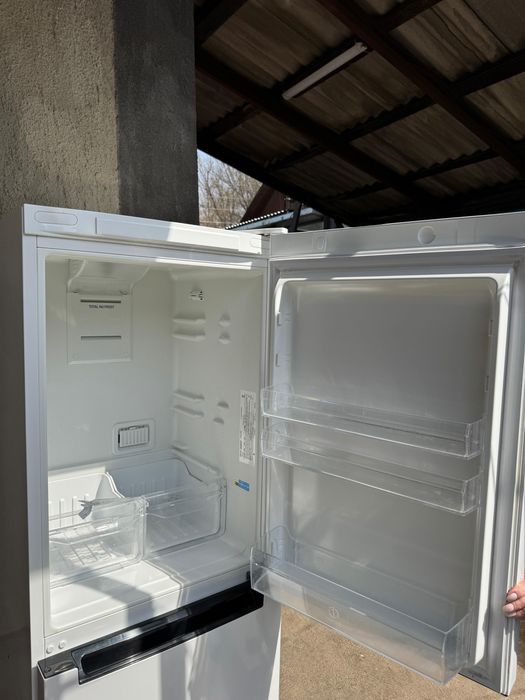 Холодильник белый