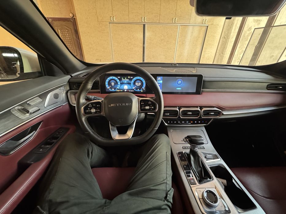 Jetour X70plus  срочна сотилади!